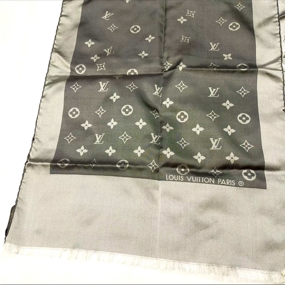 Authentic Louis Vuitton 💯 silk scarf - Picture 7 of 16